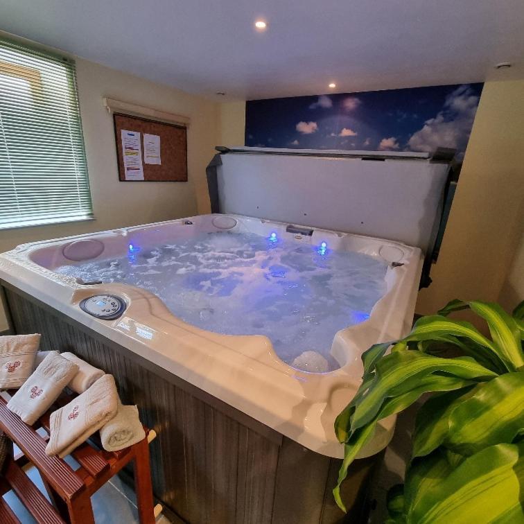 ונטרון Gite Bruyere, 2 A 5 Personnes Avec Salle De Jeux Et Spa Dans La Residence מראה חיצוני תמונה