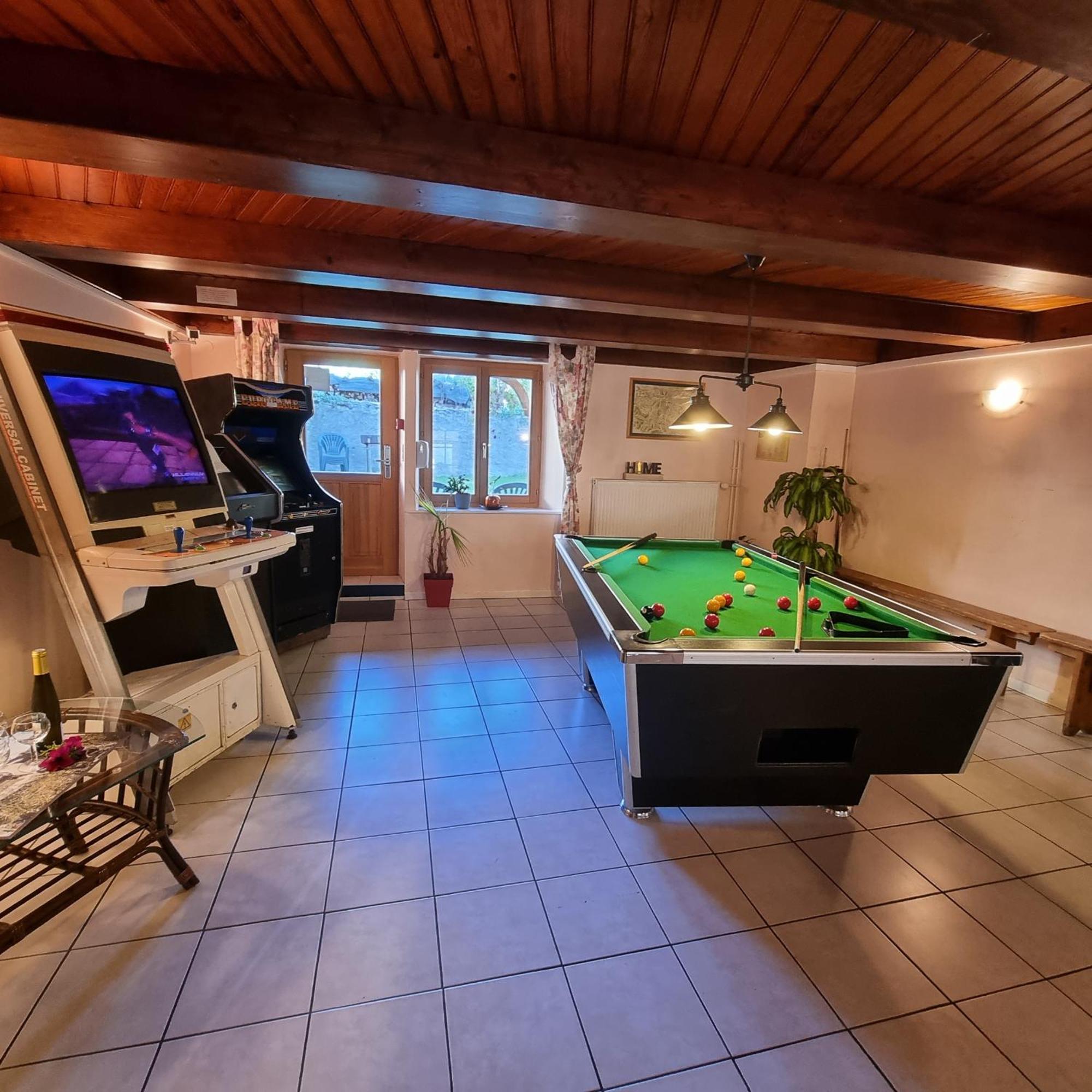 ונטרון Gite Bruyere, 2 A 5 Personnes Avec Salle De Jeux Et Spa Dans La Residence מראה חיצוני תמונה